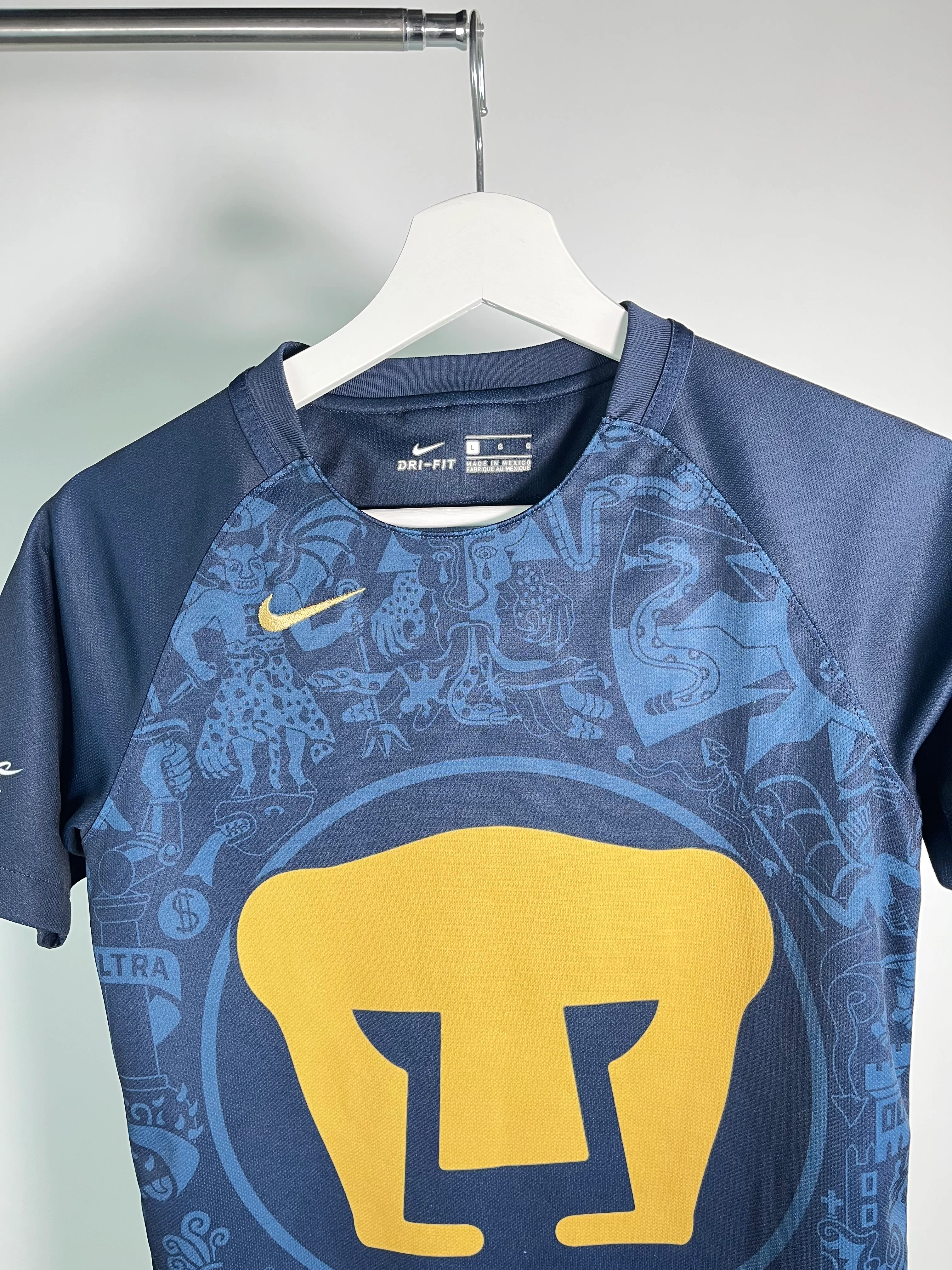 Pumas 2016-17 Away