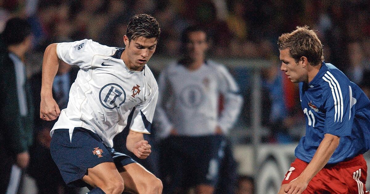 Portugal 2004 Away