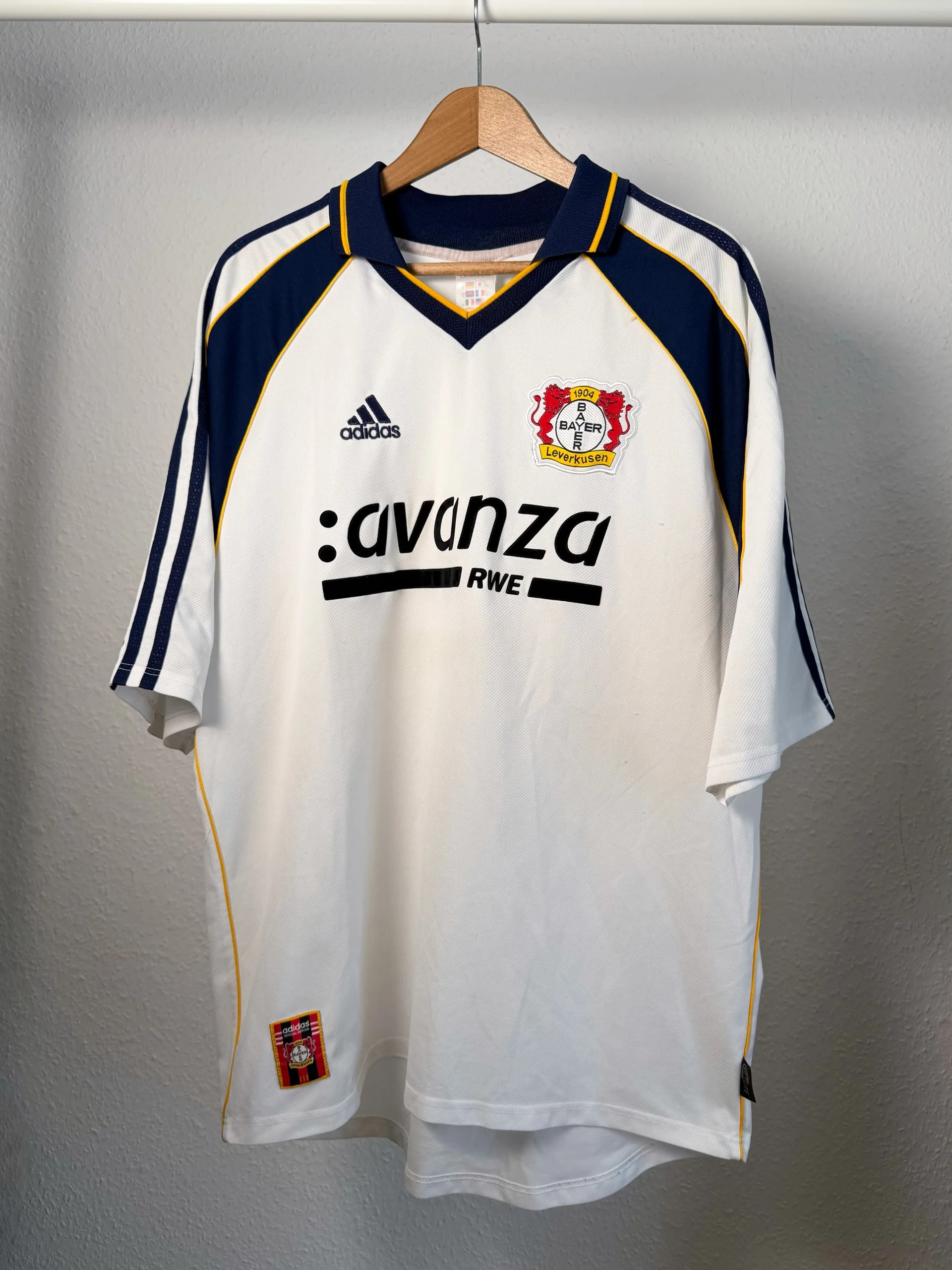 Bayer Leverkusen 2000-01 Away