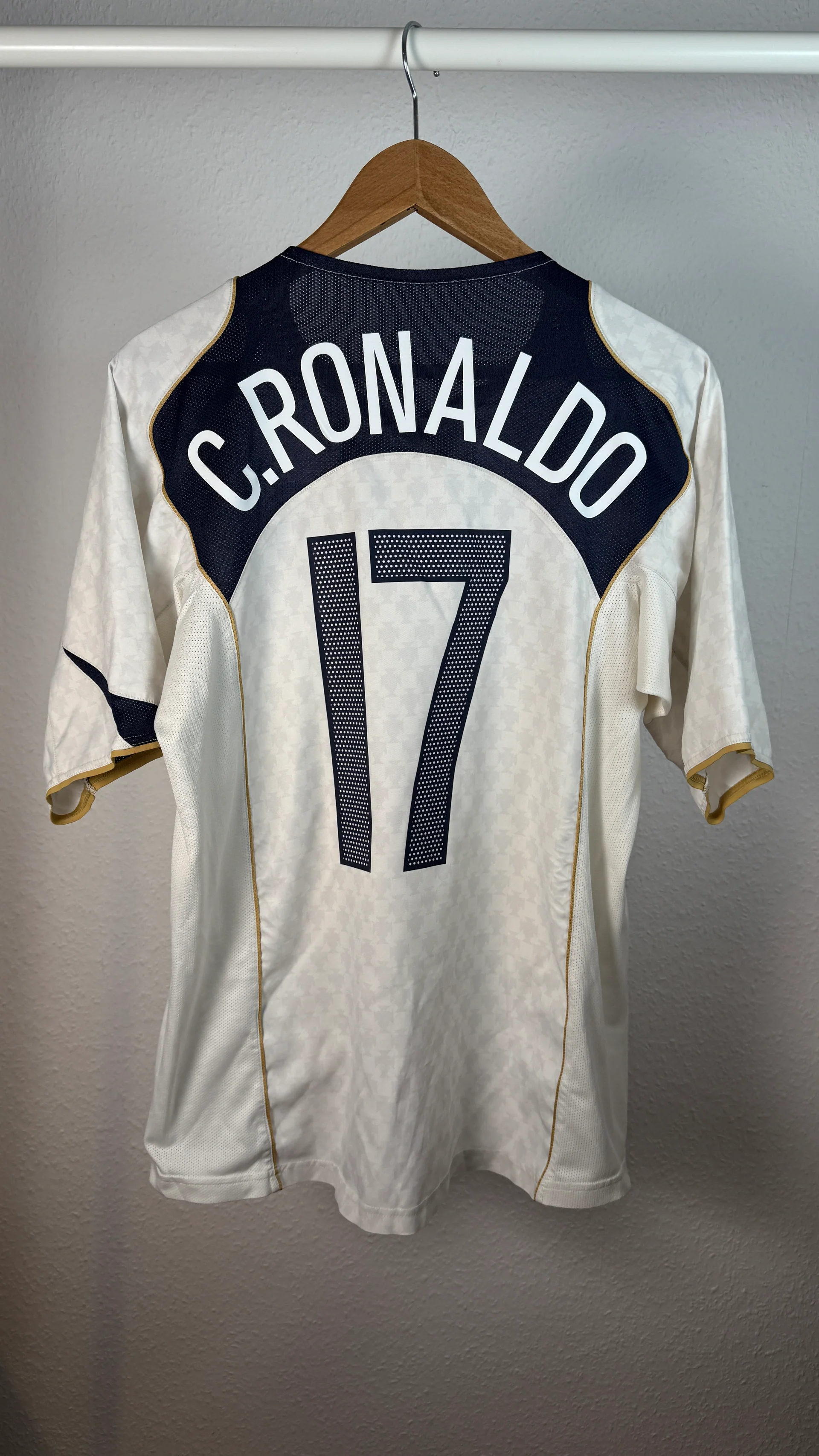 Portugal 2004 Away