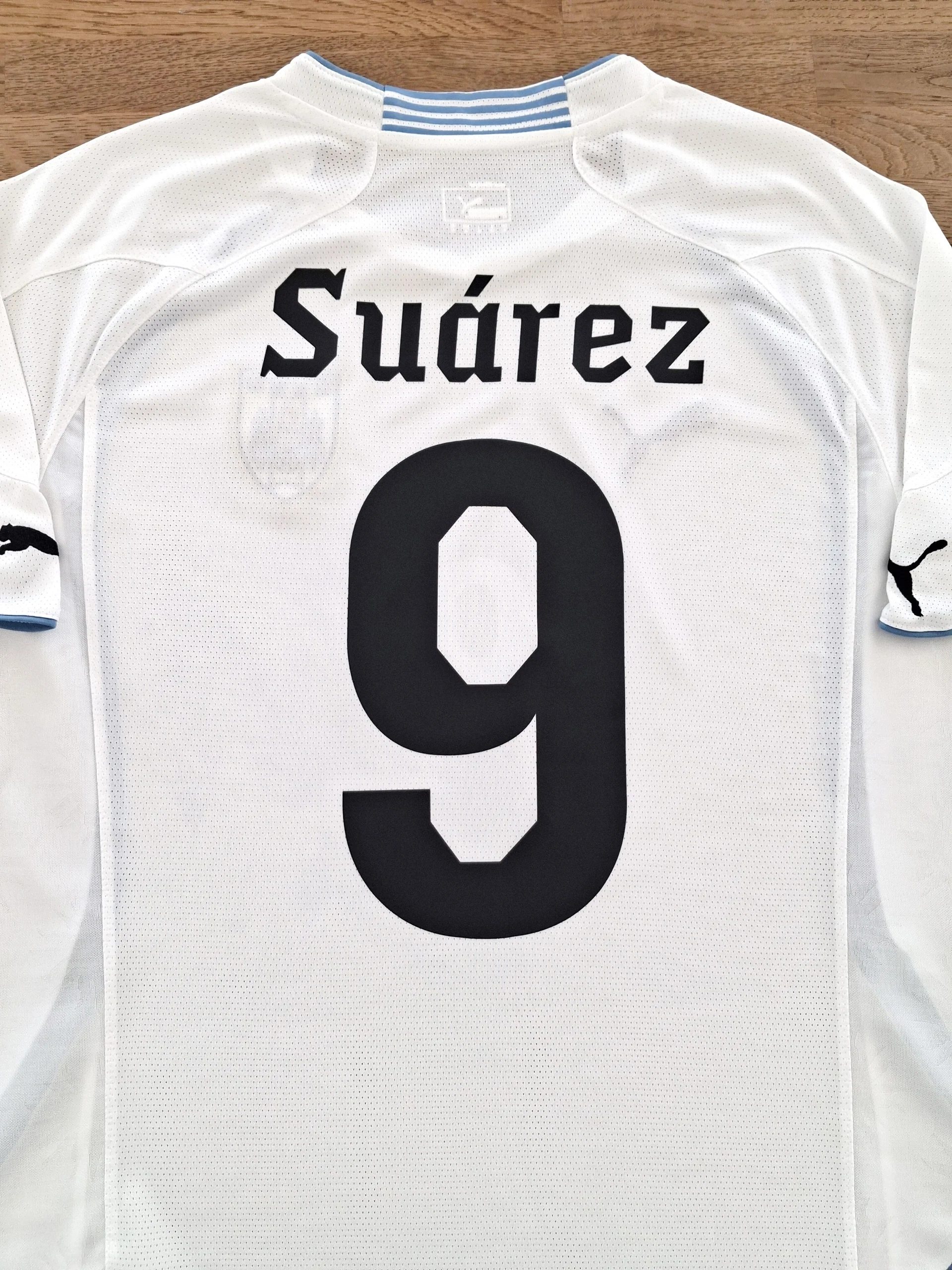 Uruguay 2010-11 Away