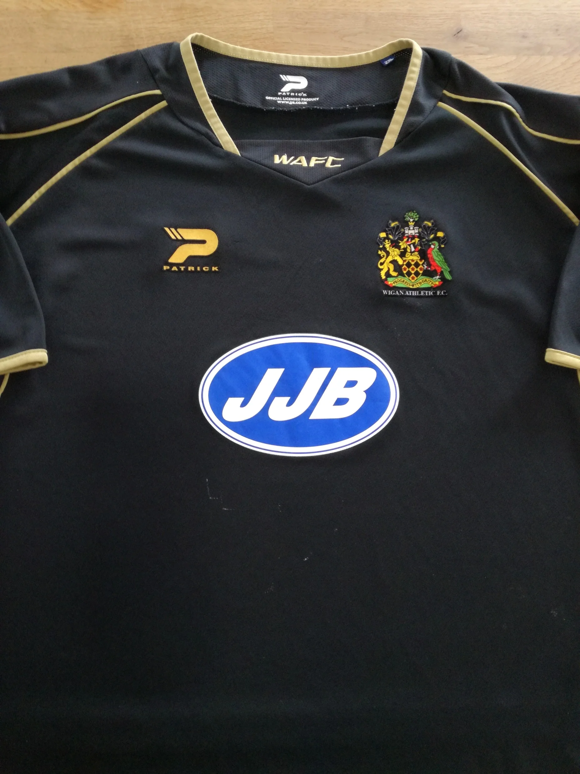 Wigan 2004-05 Away